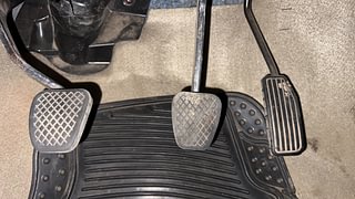 Used 2012 Honda Brio [2011-2016] V MT Petrol Manual interior PEDALS VIEW