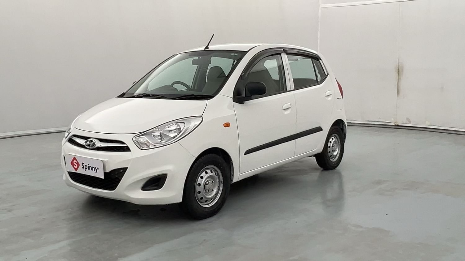 LEFT FRONT CORNER VIEW