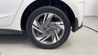 Used 2021 Hyundai New i20 Asta (O) 1.0 Turbo DCT Petrol Automatic tyres LEFT REAR TYRE RIM VIEW