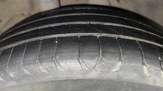 Used 2019 Hyundai Verna [2017-2020] 1.6 VTVT SX + AT Petrol Automatic tyres RIGHT REAR TYRE TREAD VIEW