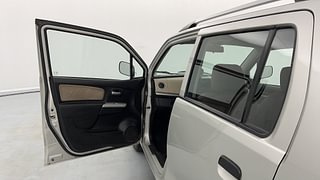 Used 2018 Maruti Suzuki Wagon R 1.0 [2013-2019] LXi CNG Petrol+cng Manual interior LEFT FRONT DOOR OPEN VIEW