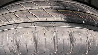 Used 2017 Renault Kwid [2015-2019] 1.0 RXT AMT Petrol Automatic tyres RIGHT REAR TYRE TREAD VIEW