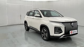 Used 2023 MG Motors Hector Plus Savvy Pro 1.5 Turbo Petrol CVT 6 STR Petrol Automatic exterior RIGHT FRONT CORNER VIEW