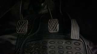 Used 2011 Maruti Suzuki Wagon R 1.0 [2010-2019] LXi Petrol Manual interior PEDALS VIEW