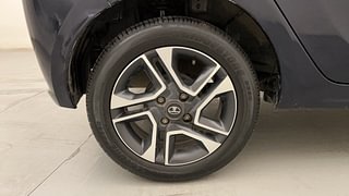 Used 2022 Tata Tiago XZA+ AMT Petrol Automatic tyres RIGHT REAR TYRE RIM VIEW