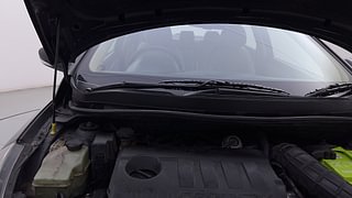 Used 2013 Hyundai Verna [2011-2015] Fluidic 1.6 CRDi SX Diesel Manual engine ENGINE RIGHT SIDE HINGE & APRON VIEW