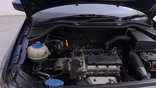 Used 2013 Volkswagen Polo [2010-2014] Highline1.2L (P) Petrol Manual engine ENGINE RIGHT SIDE HINGE & APRON VIEW