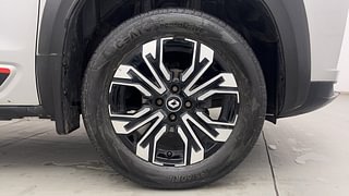 Used 2022 Renault Kiger RXZ AMT Petrol Automatic tyres RIGHT FRONT TYRE RIM VIEW