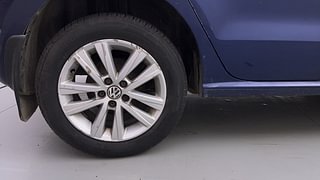 Used 2013 Volkswagen Polo [2010-2014] Highline1.2L (P) Petrol Manual tyres RIGHT REAR TYRE RIM VIEW