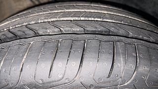Used 2015 Volkswagen Polo [2015-2019] Highline1.2L (P) Petrol Manual tyres RIGHT FRONT TYRE TREAD VIEW