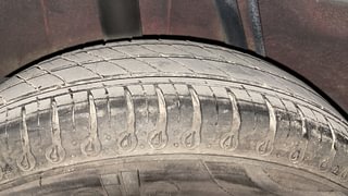 Used 2022 Renault Kwid 1.0L RXT(O) AMT Petrol Automatic tyres RIGHT REAR TYRE TREAD VIEW