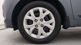 Used 2016 Hyundai Grand i10 [2013-2017] Sportz 1.2 Kappa VTVT Petrol Manual tyres LEFT FRONT TYRE RIM VIEW