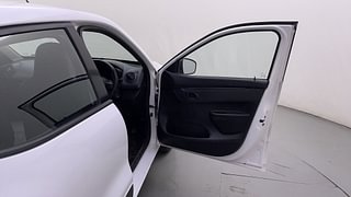 Used 2017 Renault Kwid [2015-2019] 1.0 RXT AMT Petrol Automatic interior RIGHT FRONT DOOR OPEN VIEW