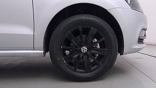 Used 2015 Volkswagen Polo [2015-2019] Highline1.2L (P) Petrol Manual tyres RIGHT FRONT TYRE RIM VIEW