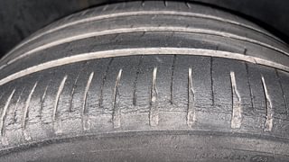 Used 2015 Volkswagen Polo [2015-2019] Highline1.2L (P) Petrol Manual tyres RIGHT REAR TYRE TREAD VIEW