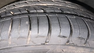 Used 2013 Volkswagen Polo [2010-2014] Highline1.2L (P) Petrol Manual tyres RIGHT FRONT TYRE TREAD VIEW