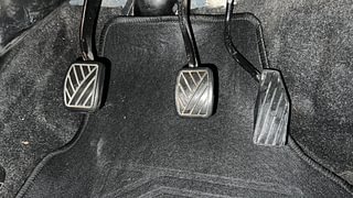 Used 2018 Maruti Suzuki Wagon R 1.0 [2013-2019] LXi CNG Petrol+cng Manual interior PEDALS VIEW