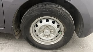 Used 2016 Hyundai Eon [2011-2018] Era + Petrol Manual tyres RIGHT FRONT TYRE RIM VIEW