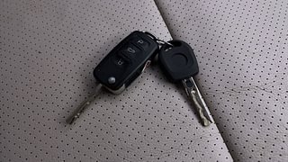 Used 2015 Volkswagen Polo [2015-2019] Highline1.2L (P) Petrol Manual extra CAR KEY VIEW