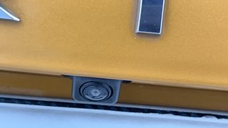 Used 2019 Renault Triber RXZ Petrol Manual top_features Rear camera