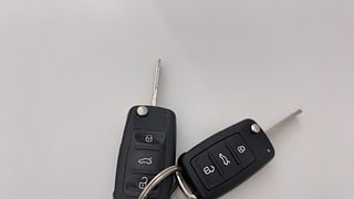 Used 2017 Volkswagen Polo [2015-2019] Highline1.2L (P) Petrol Manual extra CAR KEY VIEW
