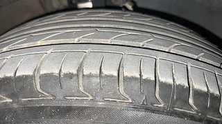 Used 2017 Volkswagen Polo [2015-2019] Highline1.2L (P) Petrol Manual tyres RIGHT FRONT TYRE TREAD VIEW