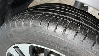 Used 2023 MG Motors Hector Plus Savvy Pro 1.5 Turbo Petrol CVT 6 STR Petrol Automatic tyres RIGHT FRONT TYRE TREAD VIEW