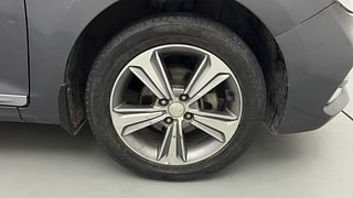 Used 2019 Hyundai Verna [2017-2020] 1.6 VTVT SX + AT Petrol Automatic tyres RIGHT FRONT TYRE RIM VIEW