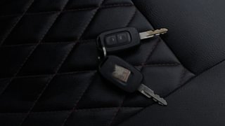 Used 2017 Renault Kwid [2015-2019] 1.0 RXT AMT Petrol Automatic extra CAR KEY VIEW