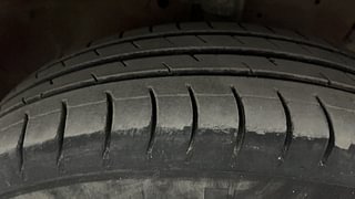 Used 2014 Maruti Suzuki Swift [2011-2017] VXi Petrol Manual tyres RIGHT FRONT TYRE TREAD VIEW