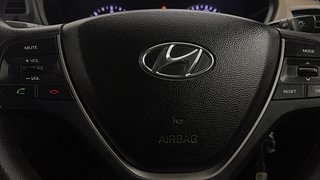 Used 2016 Hyundai Elite i20 [2014-2018] Sportz 1.4 CRDI Diesel Manual top_features Steering mounted controls