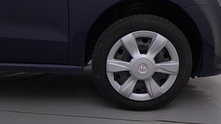 Used 2015 Volkswagen Polo [2015-2019] Comfortline 1.2L (P) Petrol Manual tyres RIGHT FRONT TYRE RIM VIEW
