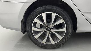Used 2016 Hyundai Fluidic Verna 4S [2015-2017] 1.6 CRDi SX Diesel Manual tyres RIGHT REAR TYRE RIM VIEW