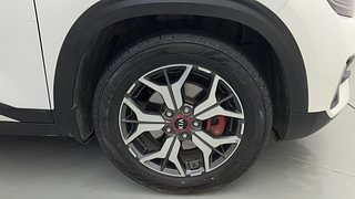 Used 2020 Kia Seltos GTX Plus AT D Diesel Automatic tyres RIGHT FRONT TYRE RIM VIEW