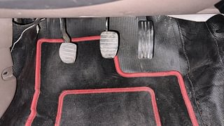 Used 2019 Renault Duster [2015-2019] 85 PS RXS MT Diesel Manual interior PEDALS VIEW