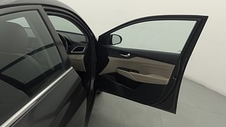 Used 2019 Hyundai Verna [2017-2020] 1.6 VTVT SX (O) Petrol Manual interior RIGHT FRONT DOOR OPEN VIEW