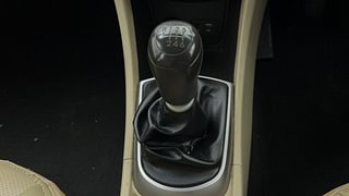 Used 2016 Hyundai Fluidic Verna 4S [2015-2017] 1.6 CRDi SX Diesel Manual interior GEAR  KNOB VIEW