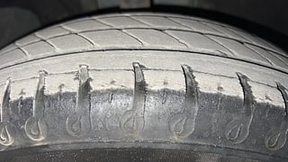 Used 2021 renault Kwid 1.0 RXT Opt Petrol Manual tyres RIGHT FRONT TYRE TREAD VIEW