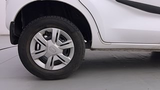 Used 2019 Datsun Redi-GO [2015-2019] S 1.0 AMT Petrol Automatic tyres RIGHT REAR TYRE RIM VIEW