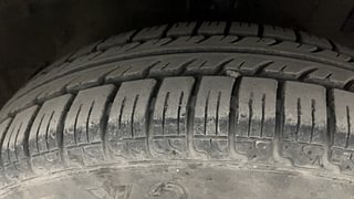 Used 2012 Maruti Suzuki Swift [2011-2017] VXi Petrol Manual tyres RIGHT FRONT TYRE TREAD VIEW