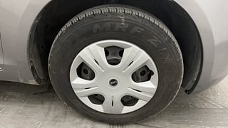 Used 2012 Maruti Suzuki Swift [2011-2017] VDi Diesel Manual tyres RIGHT FRONT TYRE RIM VIEW