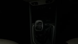 Used 2019 Hyundai Verna [2017-2020] 1.6 VTVT SX (O) Petrol Manual interior GEAR  KNOB VIEW