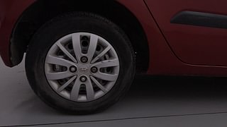 Used 2013 Hyundai i10 magna 1.1 Petrol Manual tyres RIGHT REAR TYRE RIM VIEW