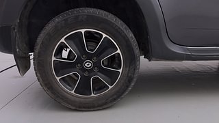 Used 2019 Renault Duster [2015-2019] 85 PS RXS MT Diesel Manual tyres RIGHT REAR TYRE RIM VIEW