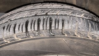 Used 2018 Datsun Redi-GO [2015-2019] S 1.0 AMT Petrol Automatic tyres RIGHT REAR TYRE TREAD VIEW