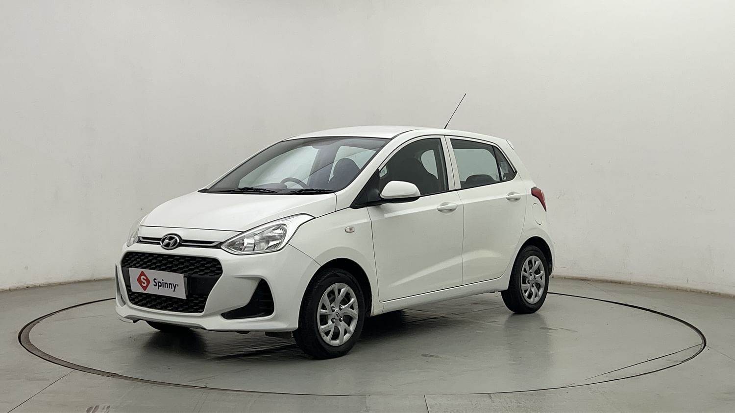 LEFT FRONT CORNER VIEW
