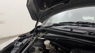 Used 2012 Maruti Suzuki Swift [2011-2017] VXi Petrol Manual engine ENGINE RIGHT SIDE HINGE & APRON VIEW
