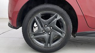 Used 2021 Hyundai New i20 Sportz 1.2 IVT Petrol Automatic tyres RIGHT REAR TYRE RIM VIEW