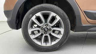 Used 2016 Hyundai i20 Active [2015-2020] 1.2 SX Petrol Manual tyres RIGHT REAR TYRE RIM VIEW