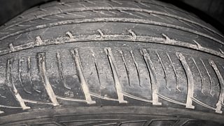 Used 2019 Renault Duster [2015-2019] 85 PS RXS MT Diesel Manual tyres LEFT FRONT TYRE TREAD VIEW